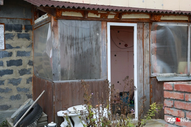 Поликарбонат на террасе сильно погнулся | Источник: Михаил Шилкин