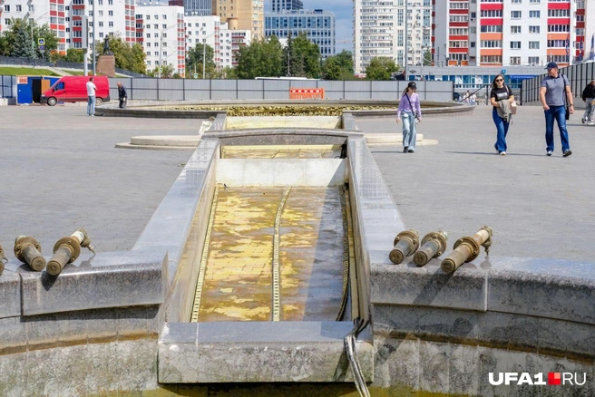 Фонтаны уже почти разобраны | Источник: Булат Салихов / UFA1.RU