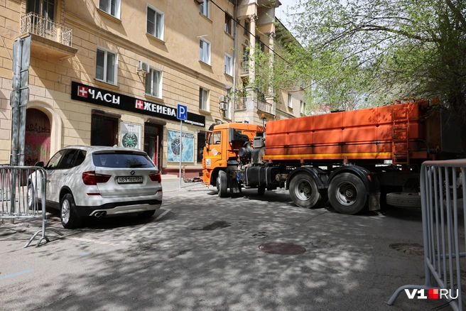 Однако в целом перекрытия привели к серьезным заторам в утренний час пик | Источник: Алексей Волхонский / V1.RU