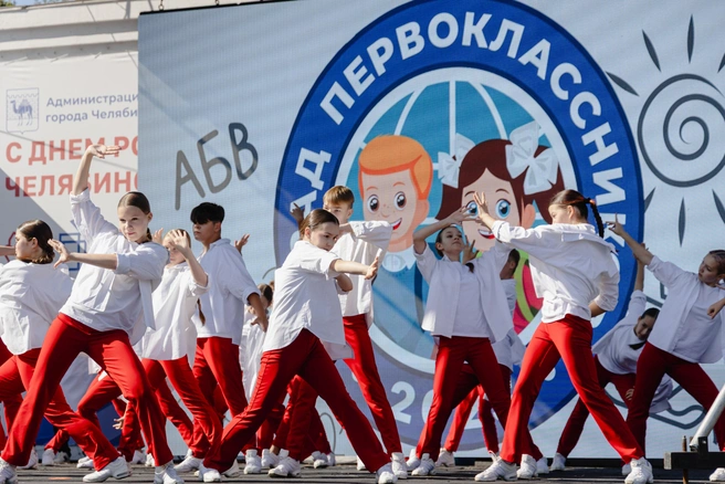 Тем временем на сцене разворачивалось шоу талантов | Источник: «Интерсвязь»