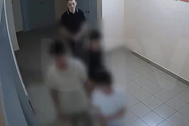 В Сети появилось видео спасения детей, которых истязали в «нелегальном медресе» в Уфе | Источник: UTV / T.me