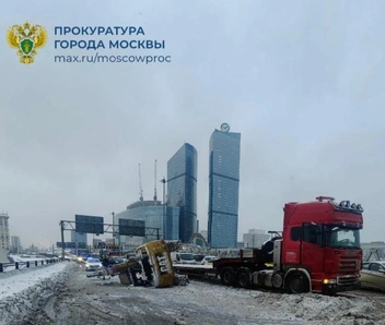 Возле Москва-Сити перевернулся экскаватор | Источник: Прокуратура Москвы / T.me
