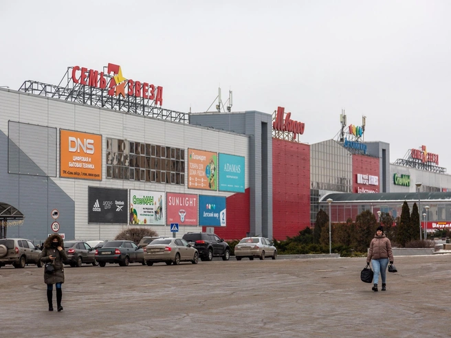 Посетителей ТРК «Семь звезд» в Волгограде экстренно эвакуировали | Источник: Константин Завриков / V1.RU