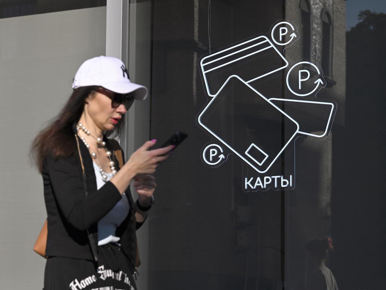 Битва слона с китом: операторы против банков
