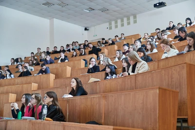 Зачем Минобрнауки сокращает 45 тысяч платных мест в вузах