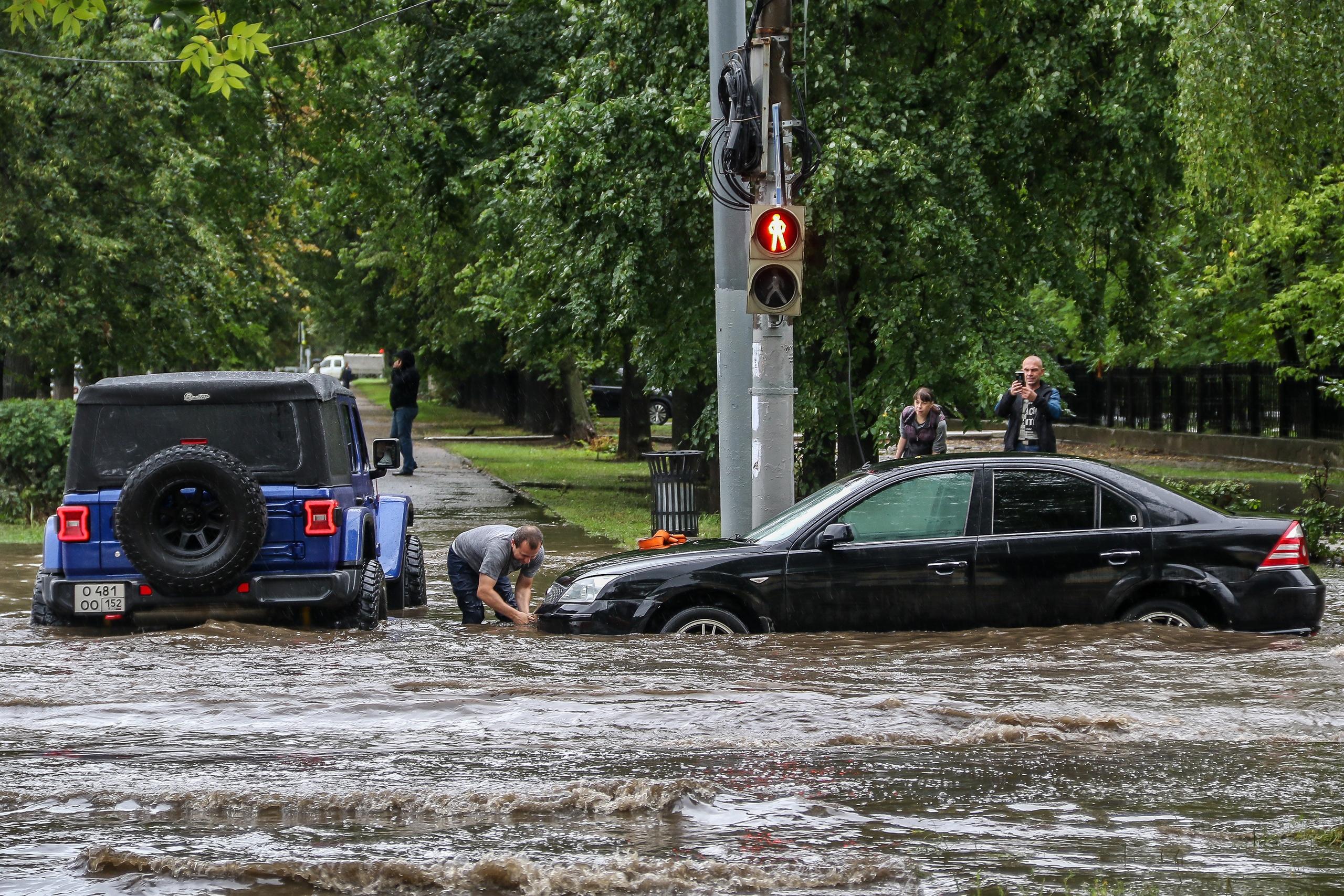«Впереди непростые дни». Бушующий в Москве циклон «Корнелиус» идет на Нижегородскую область