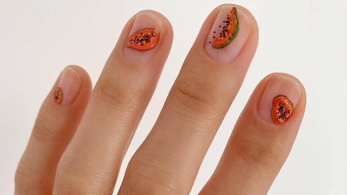 Маникюр с привкусом тропиков: теперь все повторяют papaya nails