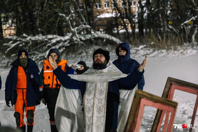 Купель освятили около часа ночи | Источник: Артем Бауман / 76.RU