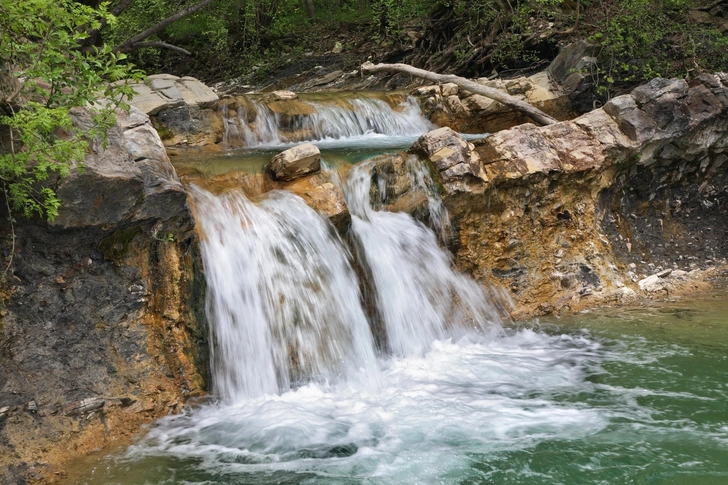 Водопад «Изумрудный»  | Источник: Shutterstock/Fotodom.ru