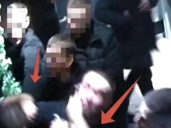 Драка в кафе попала на камеры видеонаблюдения | Источник: соцсети