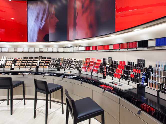 Первый в Европе: в Москве открылся парфюмерно-косметический бутик Giorgio Armani Beauty