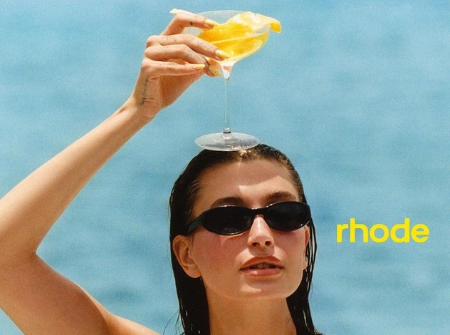 Очень по-летнему! Блески Rhode от Хейли Бибер теперь с ароматом лимона 🍋