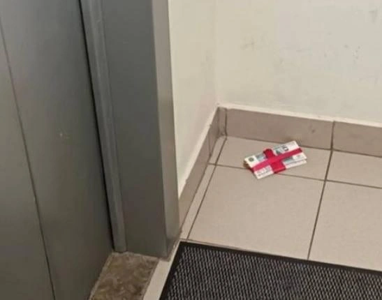 В жилом доме в Митино нашли пачку денег | Источник: Я ❤️ Митино / T.me