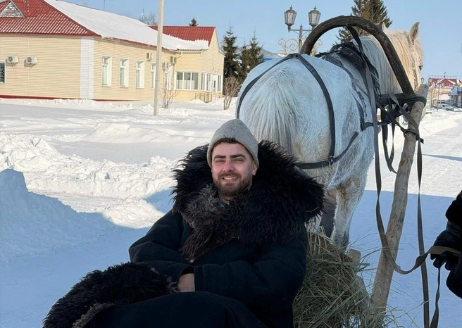 Александр Пушков в восторге от сибирского колорита | Источник: «Рембо шеф» / vk.com