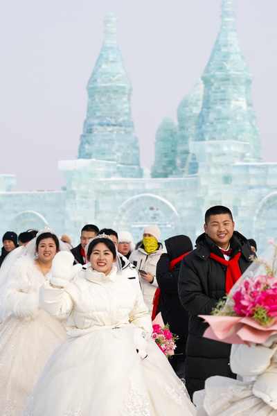 Ад для одиночек: власти Китая начнут платить жителям за сватовство