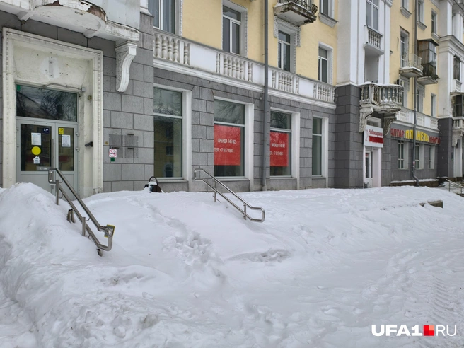 Никто не работает и снег убрать некому | Источник: Булат Салихов / UFA1.RU