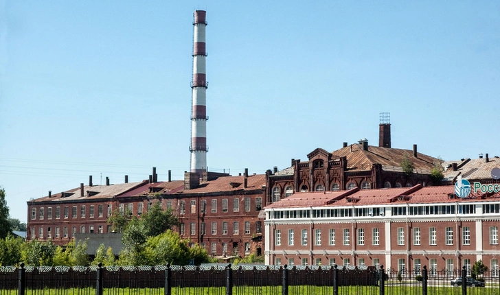 Корпуса Большой ивановской мануфактуры, вид со стороны Театрального моста. | Источник: ru.wikipedia.org