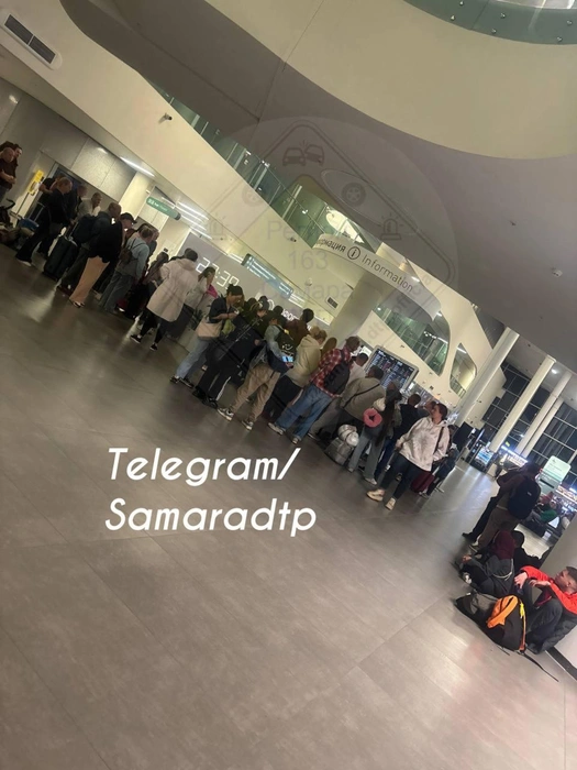 Некоторые пассажиры разместились на полу | Источник: «Самара ДТП | samara.dtp.official» / T.me