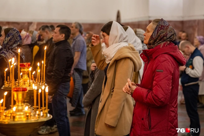 Внутри собора было много ярославцев | Источник: Кирилл Поверинов / 76.RU