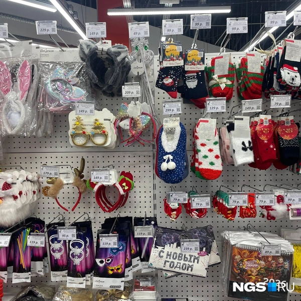 Если не хочется ждать заказ с маркетплейса, то можно заглянуть в «Галамарт», цены ненамного выше | Источник: Алёна Золотухина / NGS.RU