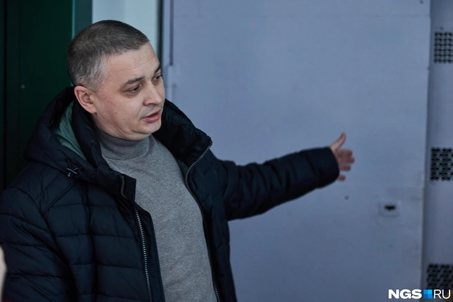 Артем неоднократно жаловался на дебоши соседа. Его возвращения после отсидки мужчина ждет с тревогой: опасается за жену и детей | Источник: Александр Ощепков / NGS.RU