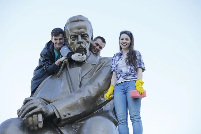 Памятник изобретателю радио — один из любимейших в Екатеринбурге. | www.e1.ru