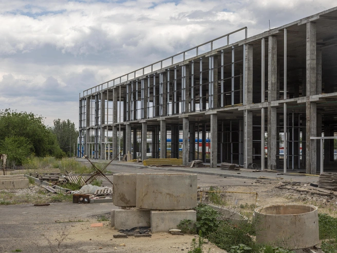 Скандальный долгострой «Медведица» также попал в сферу интересов бывшего мэра. | Источник: Константин Завриков / V1.RU
