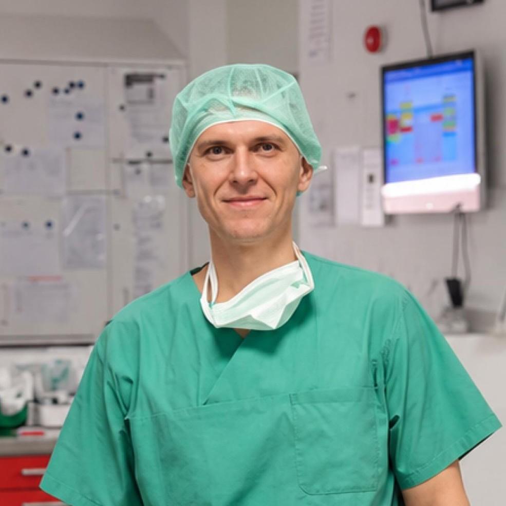 <p>нейрохирург Клиники Екатерининская <a target="_blank" rel="sponsored" href="https://www.clinic23.ru/nashi-spetsialisty/neirohirurg/kuzmenko-aleksandr-veniaminovich?utm_source=smi&amp;utm_medium=cpc&amp;utm_campaign=sdm_93ru&amp;utm_content=neyro&amp;utm_term=october_26">Александр Кузьменко</a></p>