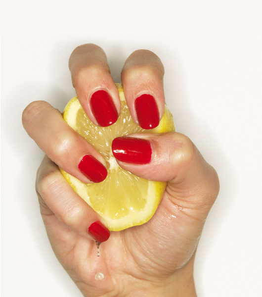 Фото №1 - Лимон для ногтей — незаменимый помощник