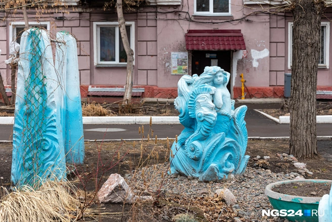 У фонтана подобающее окружение | Источник: Мария Ленц / NGS24.RU
