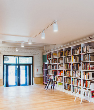 В Москве открывается первая публичная библиотека книг по современному искусству