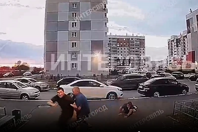 Житель Челябинска: сосед-полицейский скинул с лестницы