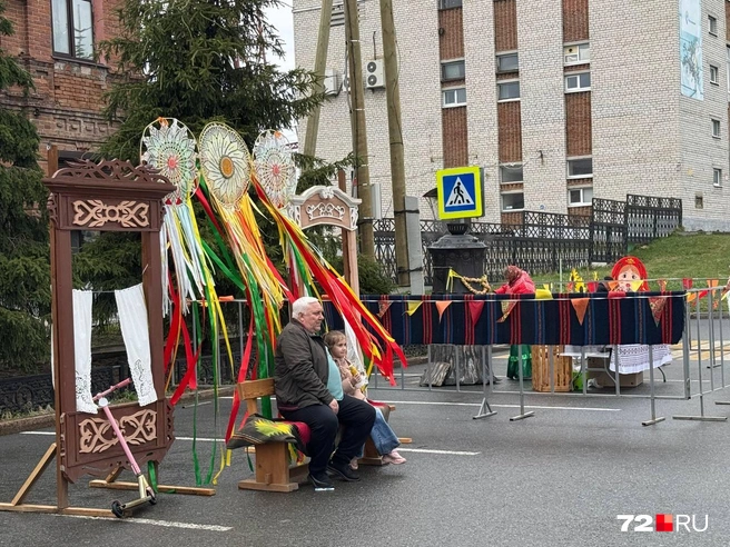 Главная площадь города уже вся в декорациях | Источник: Анастасия Малышкина