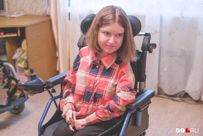 Сейчас Лиза учится из дома, но у нее был и опыт обучения в школе | Источник: Тимофей Калмаков