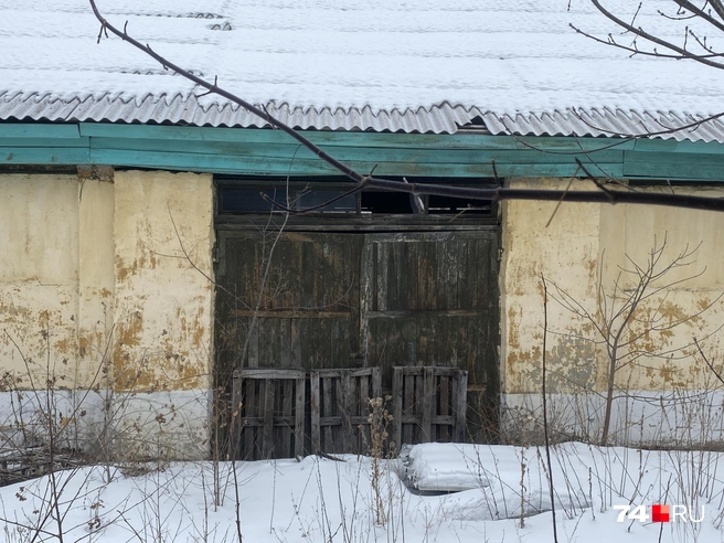 Впрочем, в большинстве случаев двери тут так, для вида | Источник: Виталий Гущинский