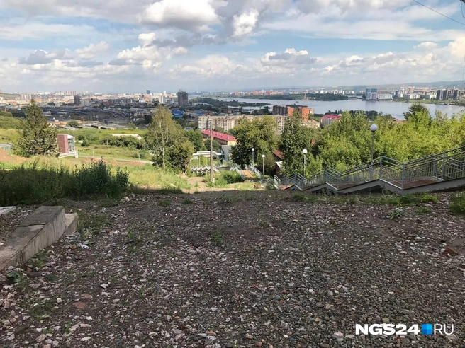 А здесь вода в дождь может течь горной рекой  | Источник: Дмитрий Мамаев / NGS24.RU