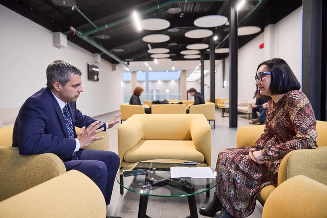 Ученый часто читает лекции в вузах и на других площадках | Источник: пресс-служба Сбера