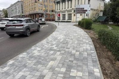 Пешеходную зону на Петровском спуске обновили за две недели