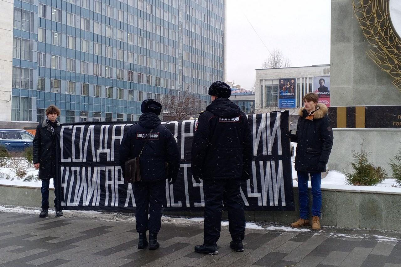 Пермские нацболы вышли в центр города, требуя раскулачить олигархов в пользу СВО