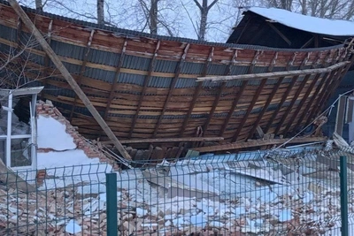 Сторож сообщил об обрушении спортшколы под Новосибирском
