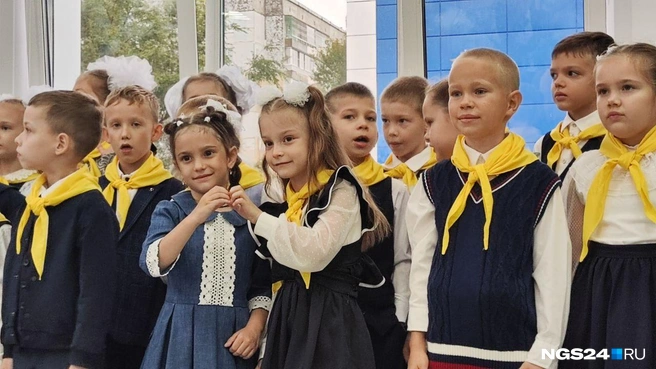 Кажется, все малыши рады, несмотря на дождливую погоду | Источник: Полина Бородкина / NGS24.RU 
