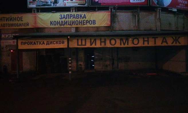 С пожаром в автосервисе на Толбухина специалисты МЧС справились за час | 76.ru