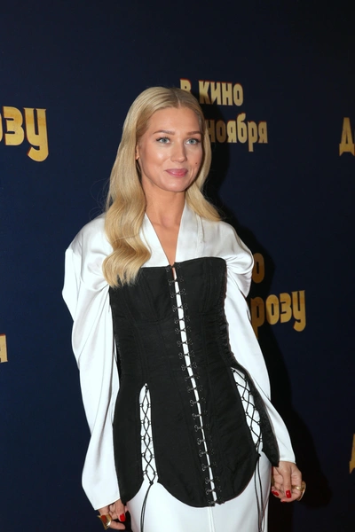 Кристина Асмус | www.starhit.ru