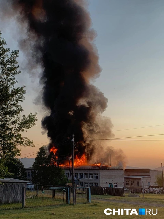 Новую крышу полностью разобрали во время тушения | Источник: очевидец