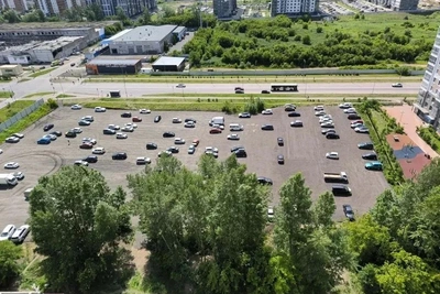 В Тихих Зорях заработала бесплатная парковка на пустыре
