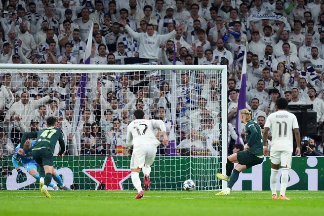 Победный пенальти Эрлинга Холанна | Источник: пресс-служба УЕФА