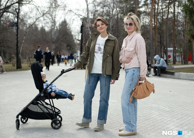 Валерия (слева) и Елена считают, что официальный брак нужен и не видят в этом слове ничего предосудительного | Источник: Андрей Бортко / NGS.RU