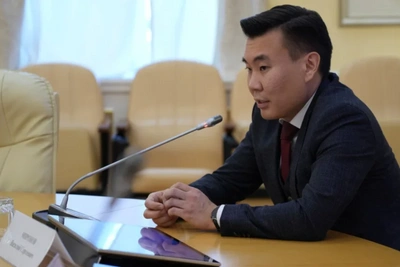 Айсен Николаев освободил Миронова от должности ректора