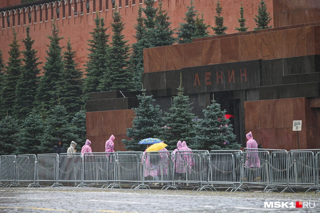 Мавзолей Ленина открыли спустя два месяца, но вряд ли он проработает долго: скоро День Победы | Источник: Артём Устюжанин / MSK1.RU