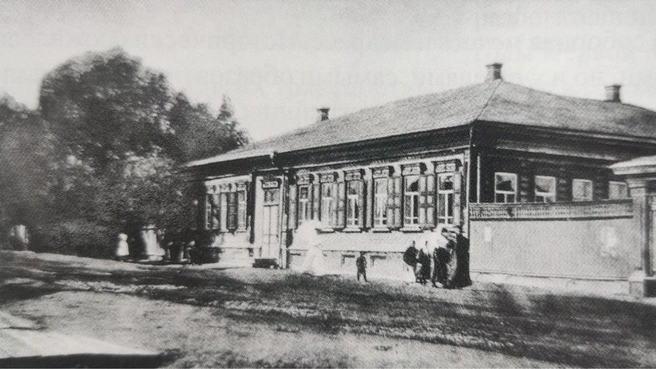 В довоенные годы школа располагалась в здании бывшего Александро-Мариинского училища | Источник: Администрация Стерлитамака / Vk.com